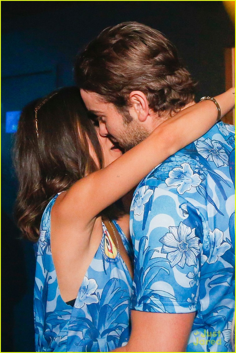 chace crawford makes out with a brazilian singer in rio 02