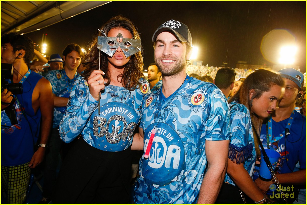 chace crawford makes out with a brazilian singer in rio 06