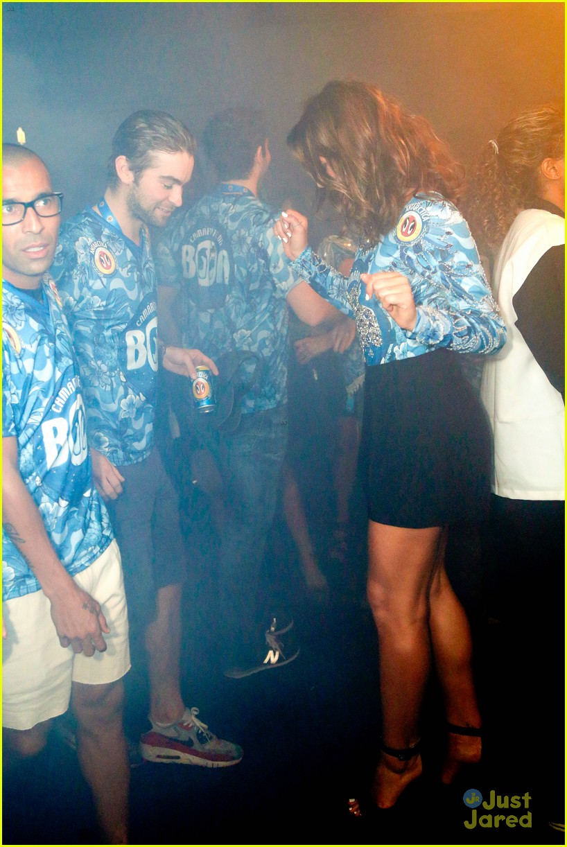 chace crawford makes out with a brazilian singer in rio 08