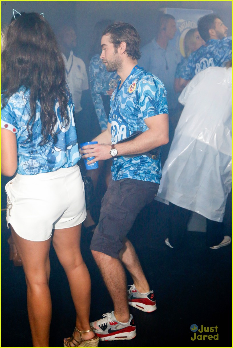 chace crawford makes out with a brazilian singer in rio 18