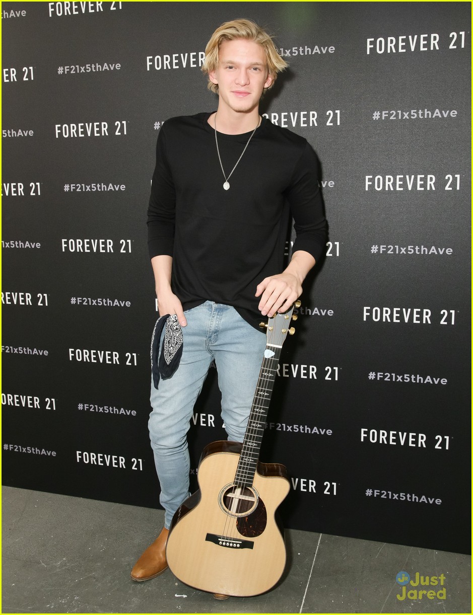 cody simpson forever 21 store opening 04