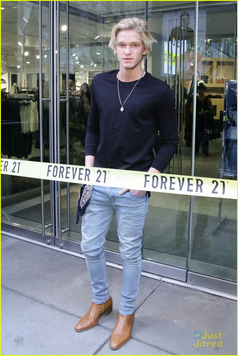 cody simpson forever 21 store opening 07