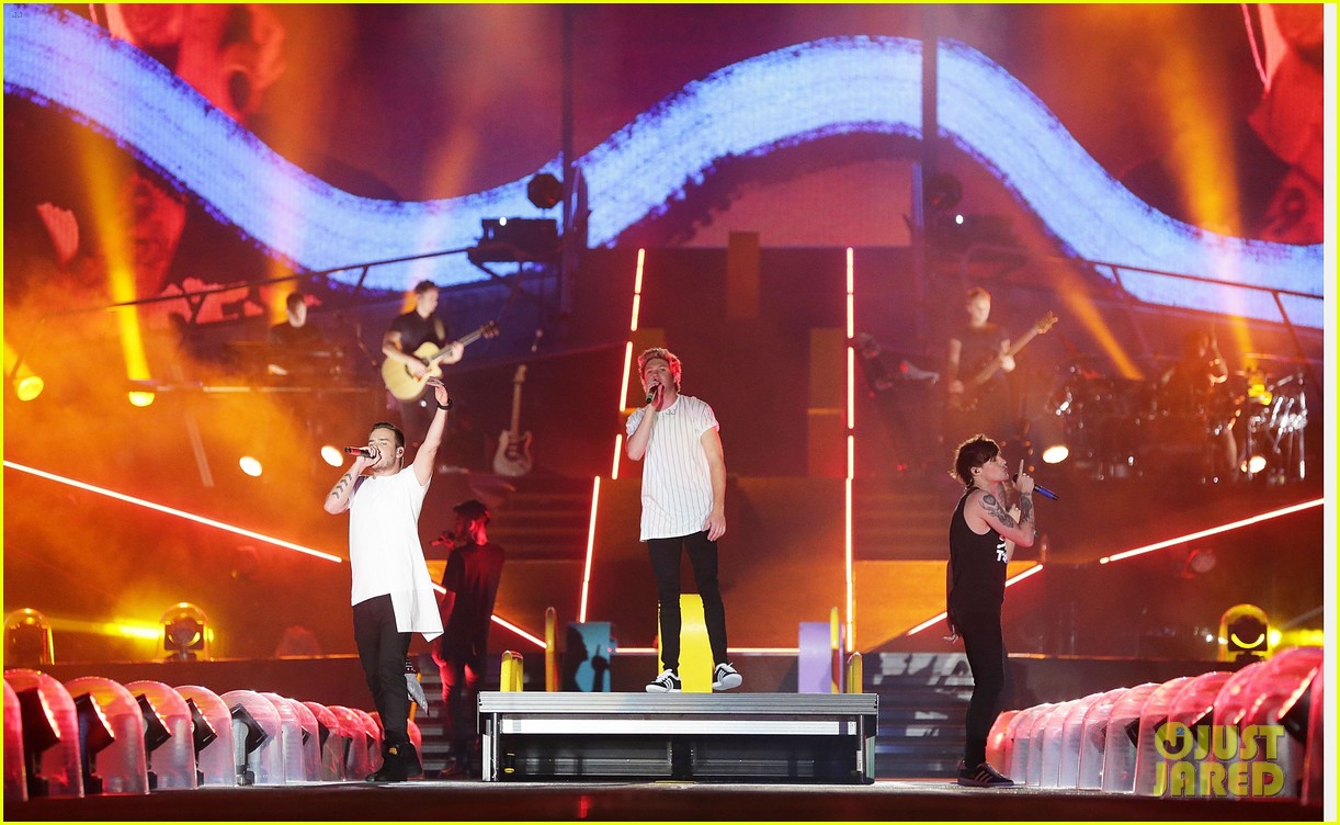 one direction kick off on the road again world tour in sydney 06