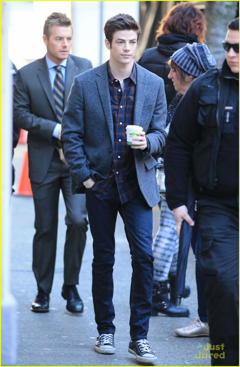 grant gustin playful faces paparazzi the flash 05