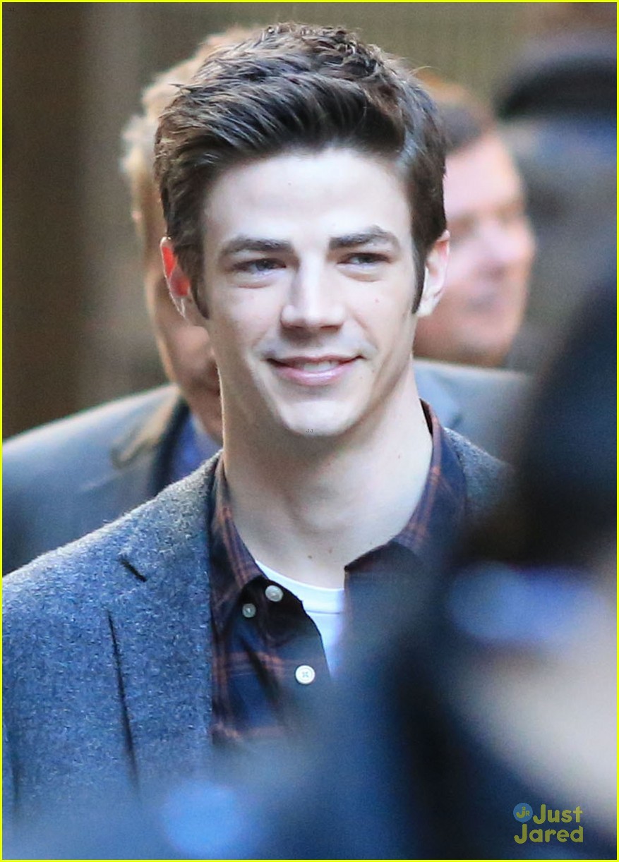 grant gustin playful faces paparazzi the flash 15