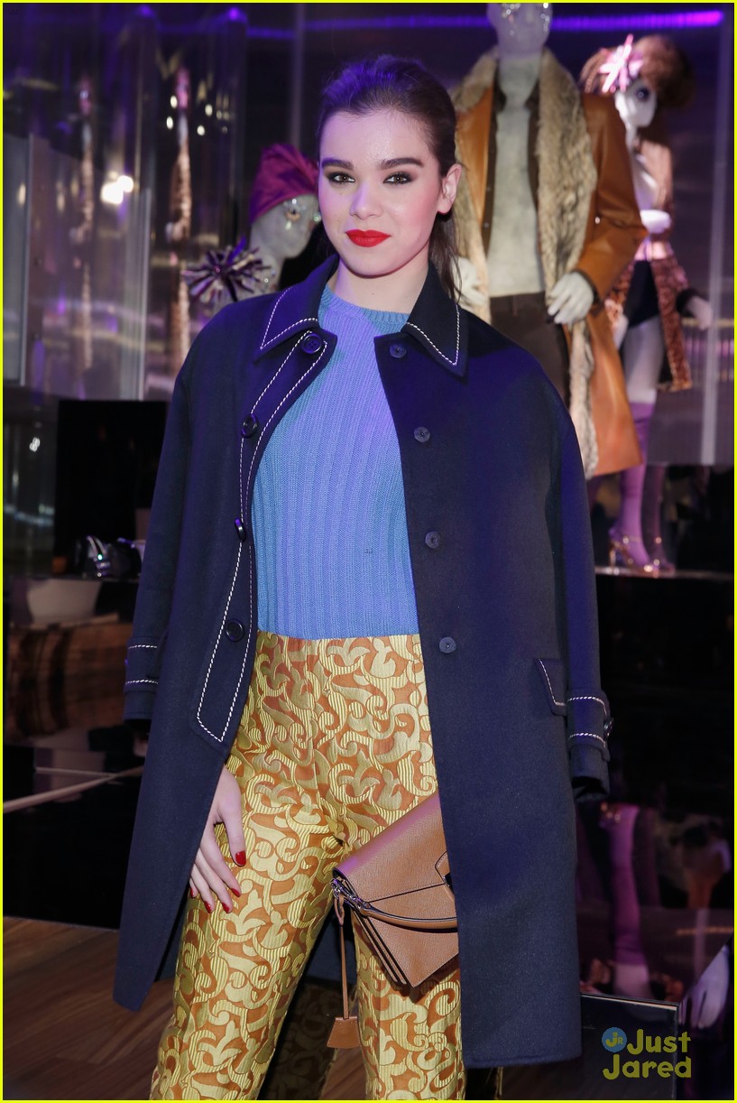 hailee steinfeld brittany snow are pitch perfect for prada 11