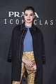 hailee steinfeld brittany snow are pitch perfect for prada 02