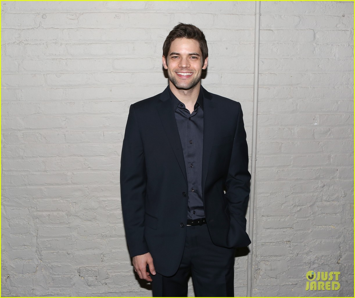 jeremy jordan gets support from wife ashley spencer broadway stars at last five 15