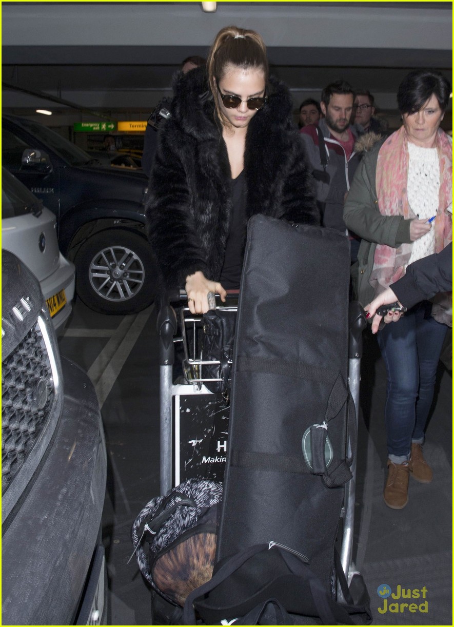 cara delevingne heads back to london after harry styles bday 08