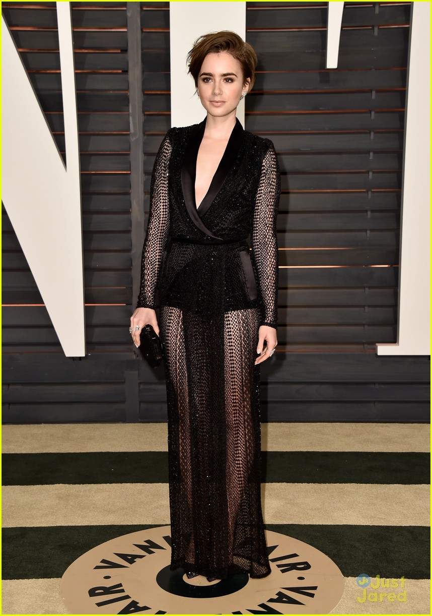 lily collins debuts new pixie haircut at oscars after party 07