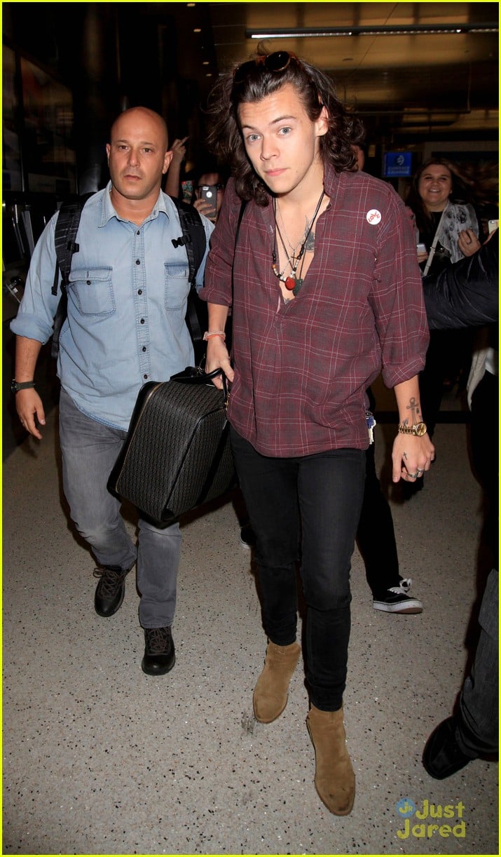 harry styles heads to australia on the road again tour 05