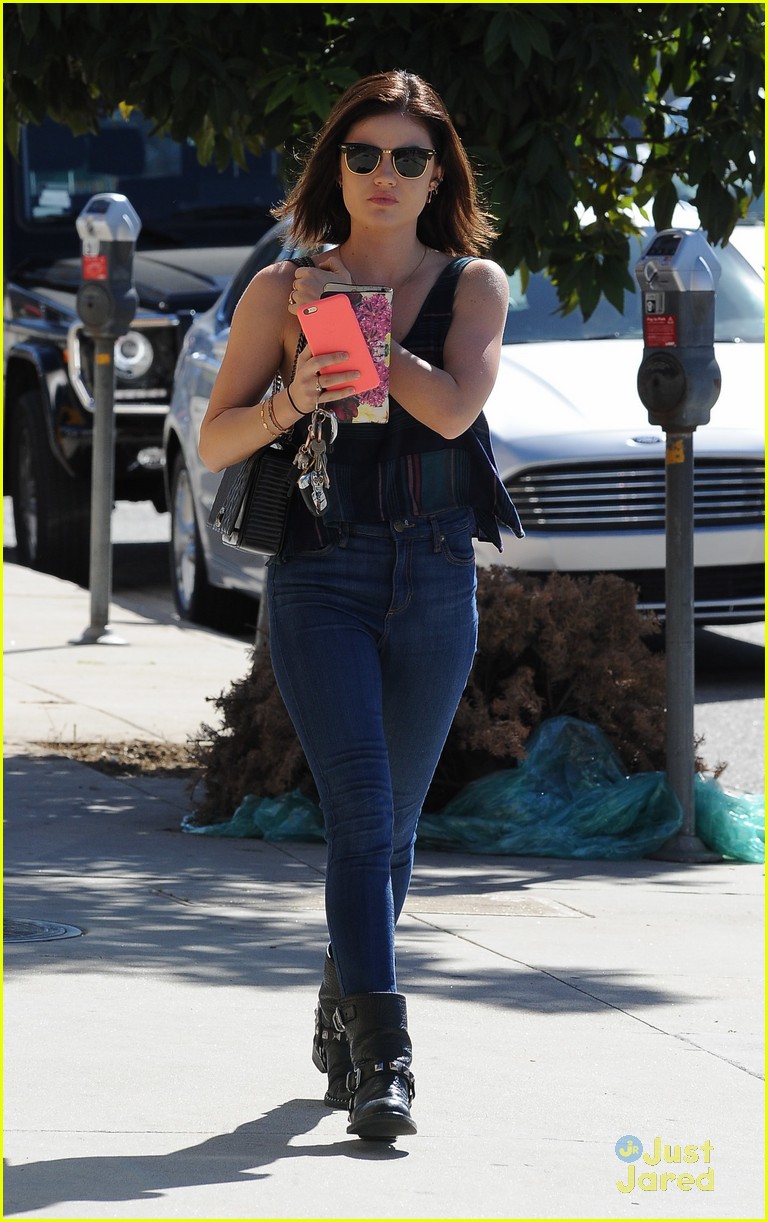 lucy hale caught pll mistake coffee run 03