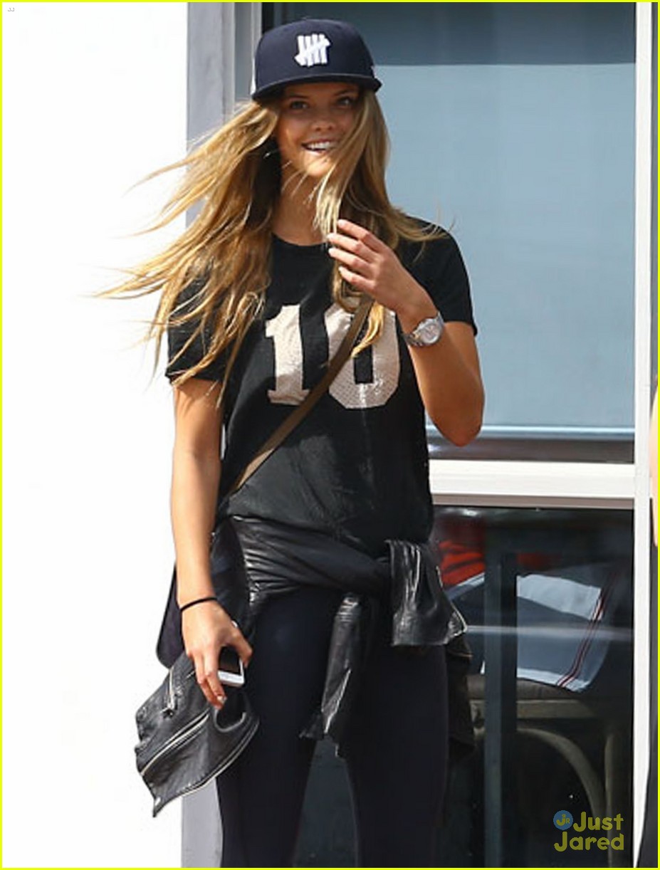 nina agdal shares cutes moments with her boyfriend in miami 04