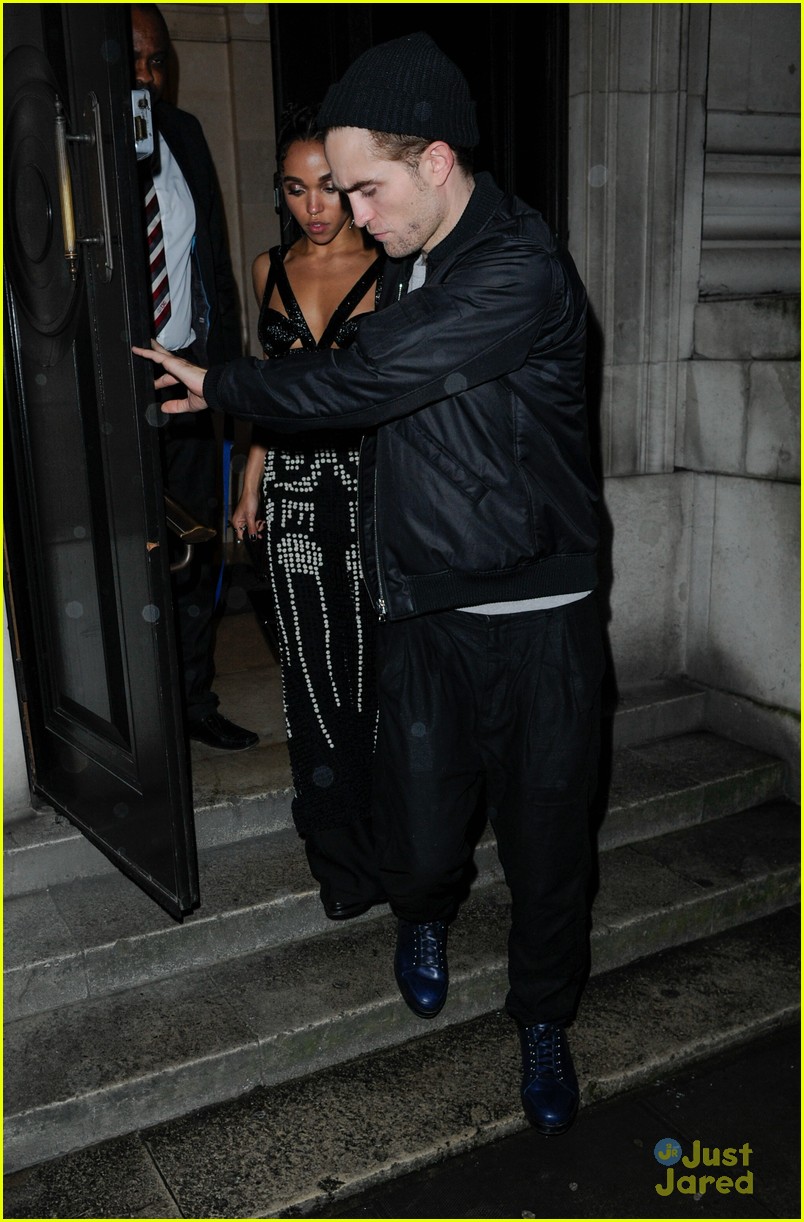 robert pattinson fka twigs hold hands at brit awards party 15