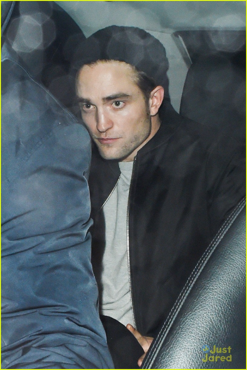 robert pattinson fka twigs hold hands at brit awards party 17