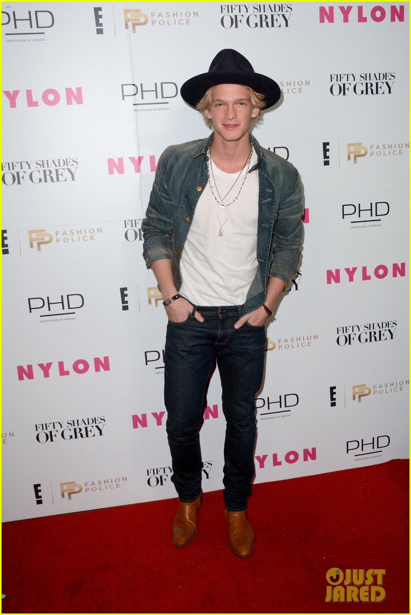 cody simpson derek hough kick off fashion week at fifty shades release party 03