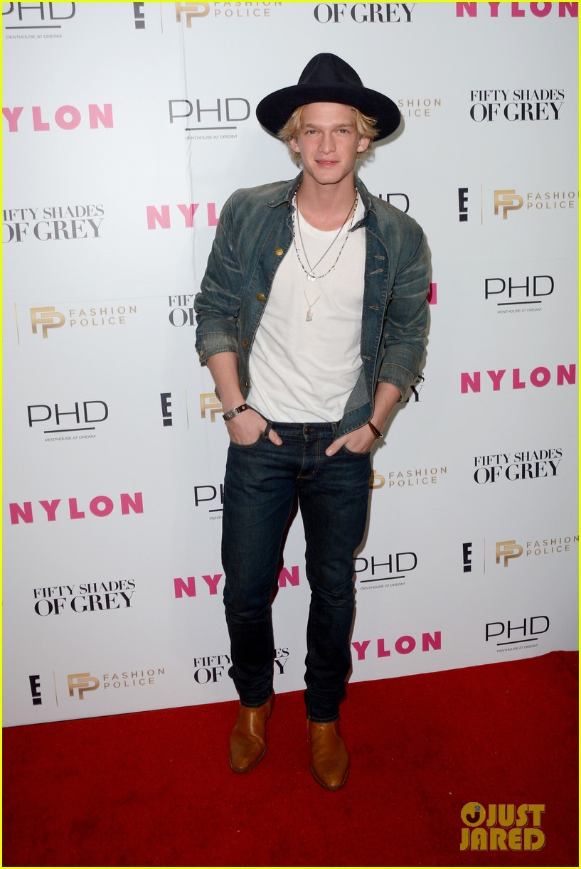cody simpson derek hough kick off fashion week at fifty shades release party 07