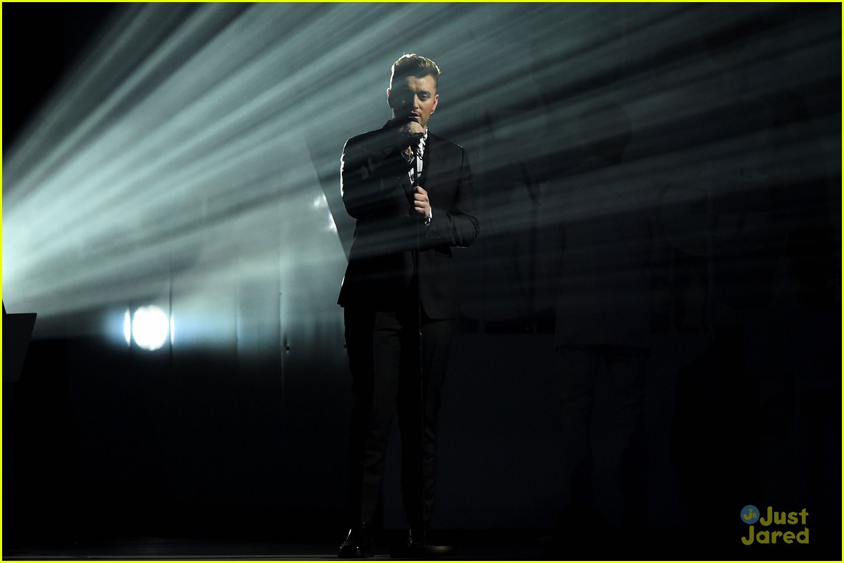 sam smith performs lay me down 02