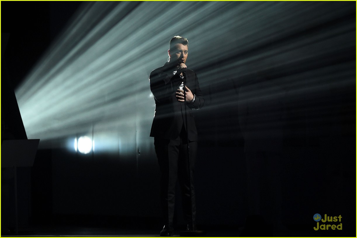 sam smith performs lay me down 06