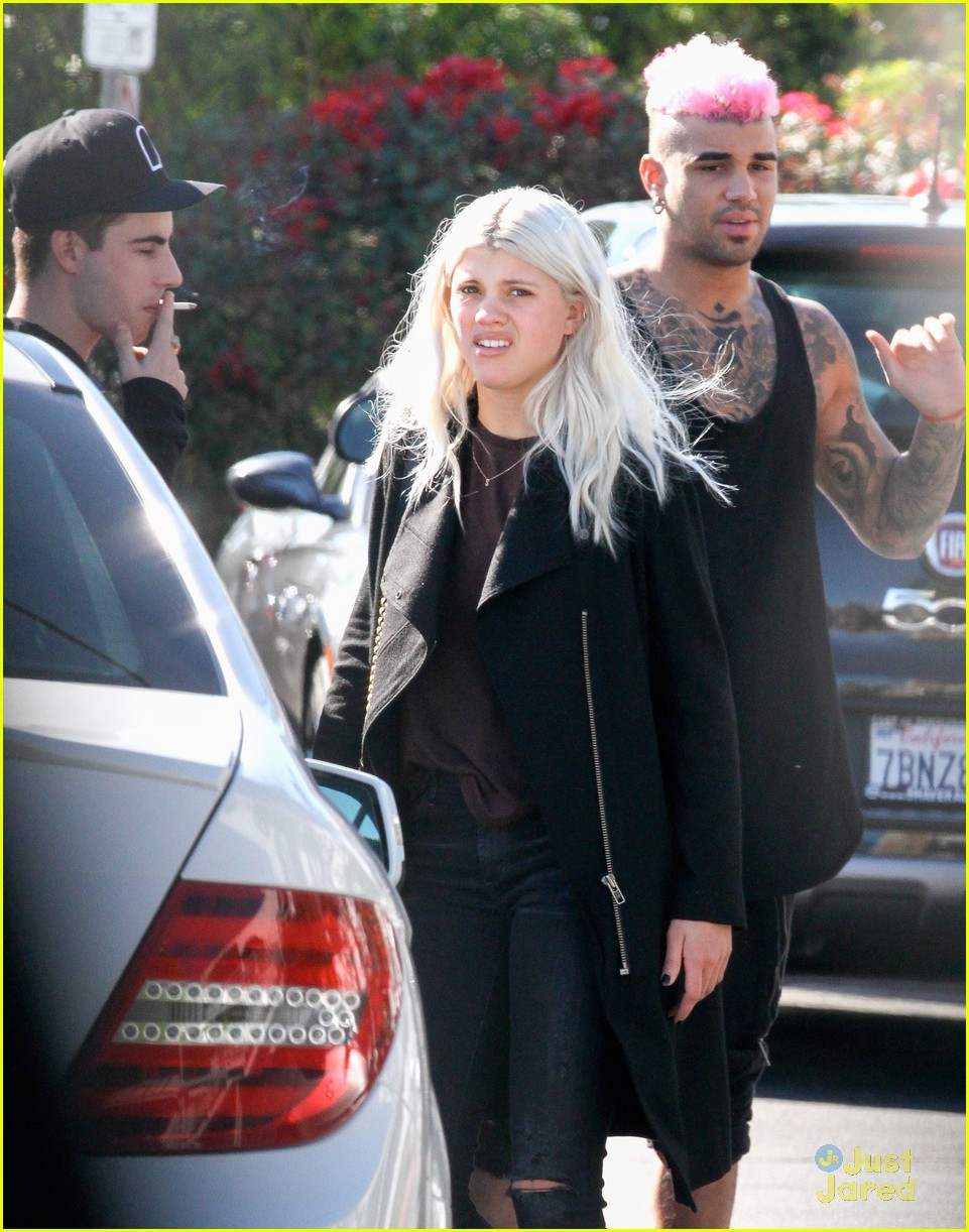 sofia richie describes style grungy 08