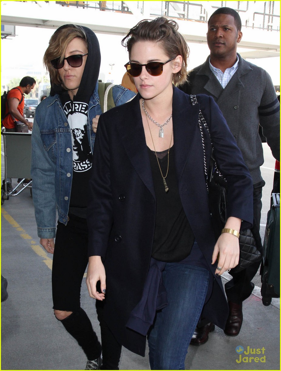 kristen stewart alicia cargile fly out together 10