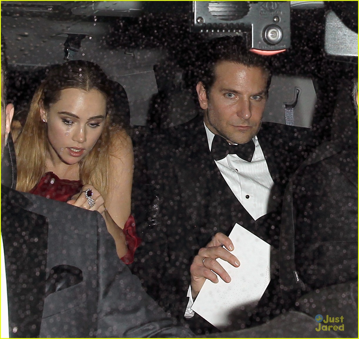 suki waterhouse attended oscars 2015 with bradley cooper 02