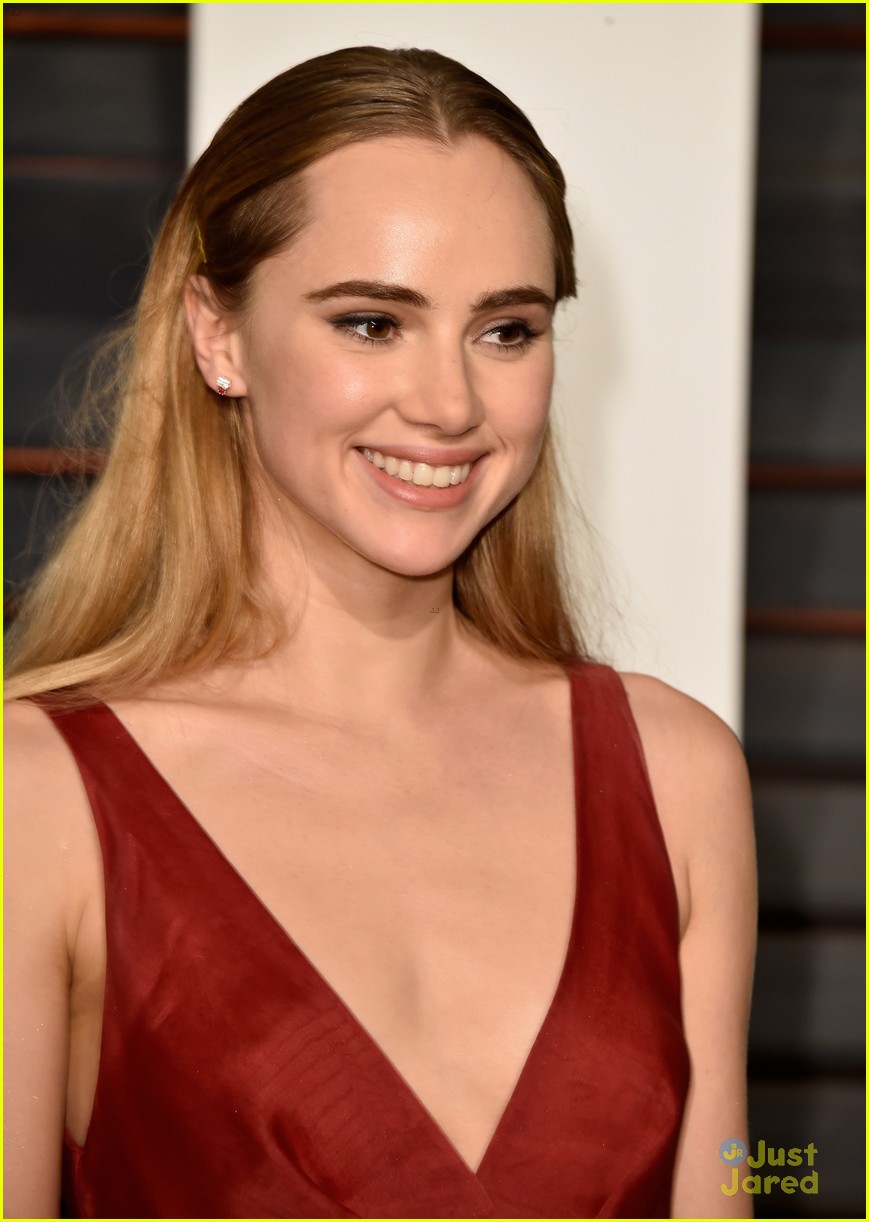 suki waterhouse attended oscars 2015 with bradley cooper 04