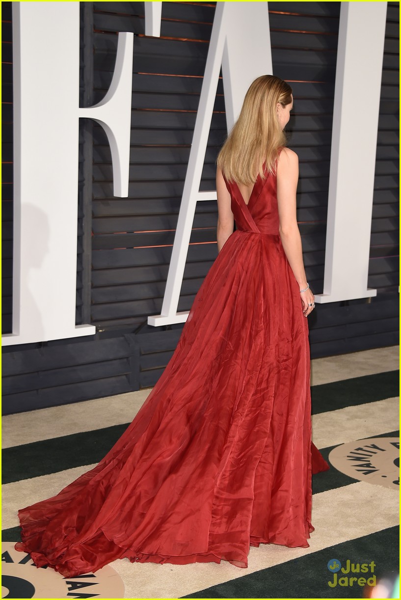 suki waterhouse attended oscars 2015 with bradley cooper 10