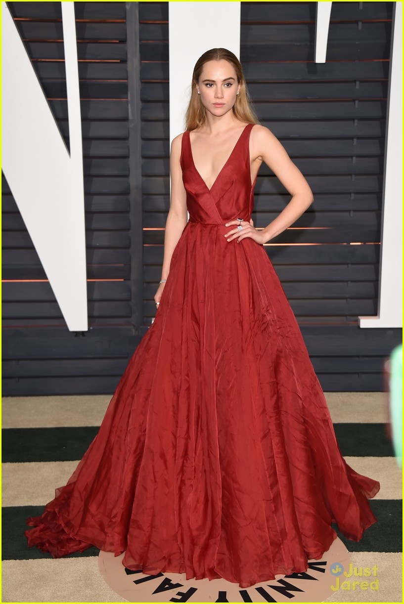 suki waterhouse attended oscars 2015 with bradley cooper 12