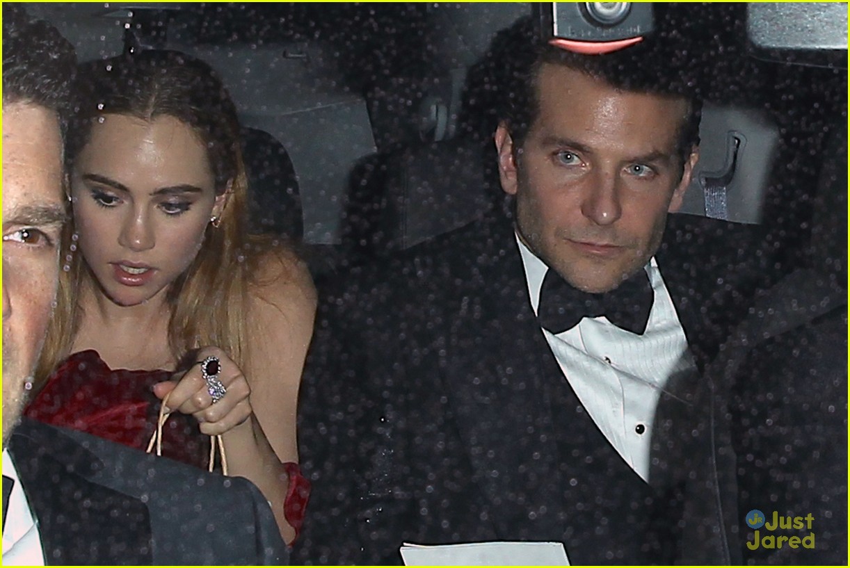suki waterhouse attended oscars 2015 with bradley cooper 22
