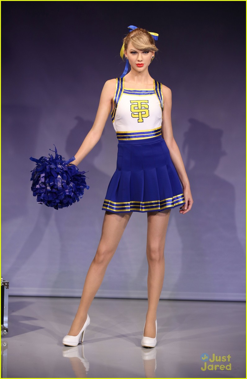 taylor swifts new wax figure makes its debut 01