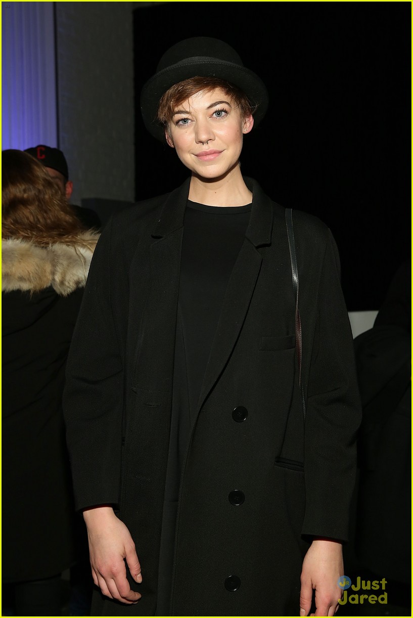 analeigh tipton sports nose ring again 08