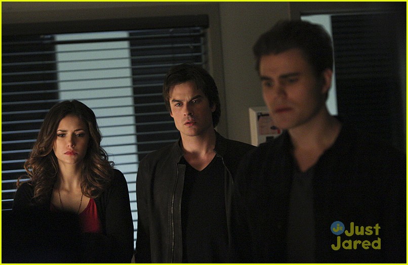 the vampire diaries jeremy leaving stay stills 04