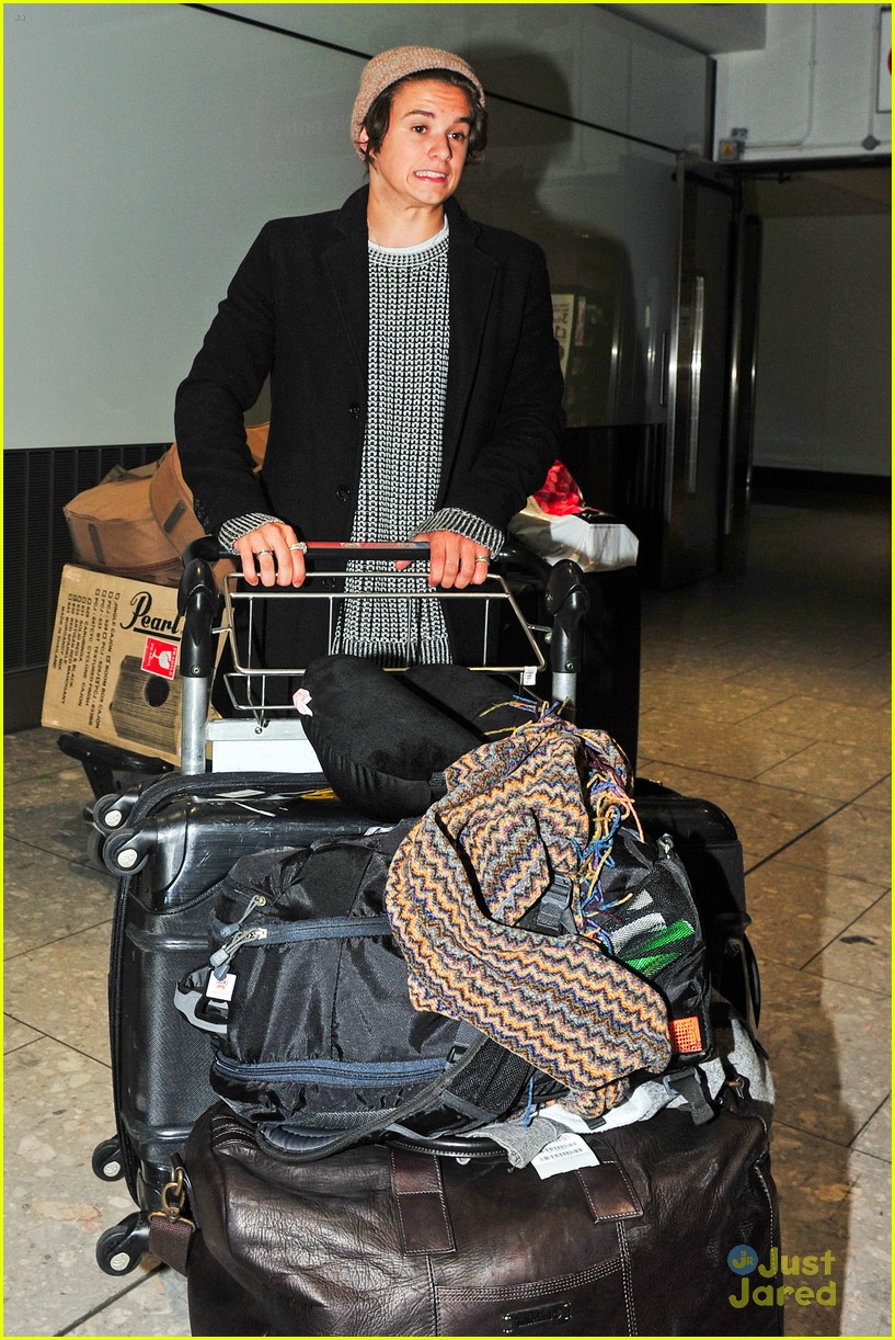 the vamps heathrow arrival after manila 01