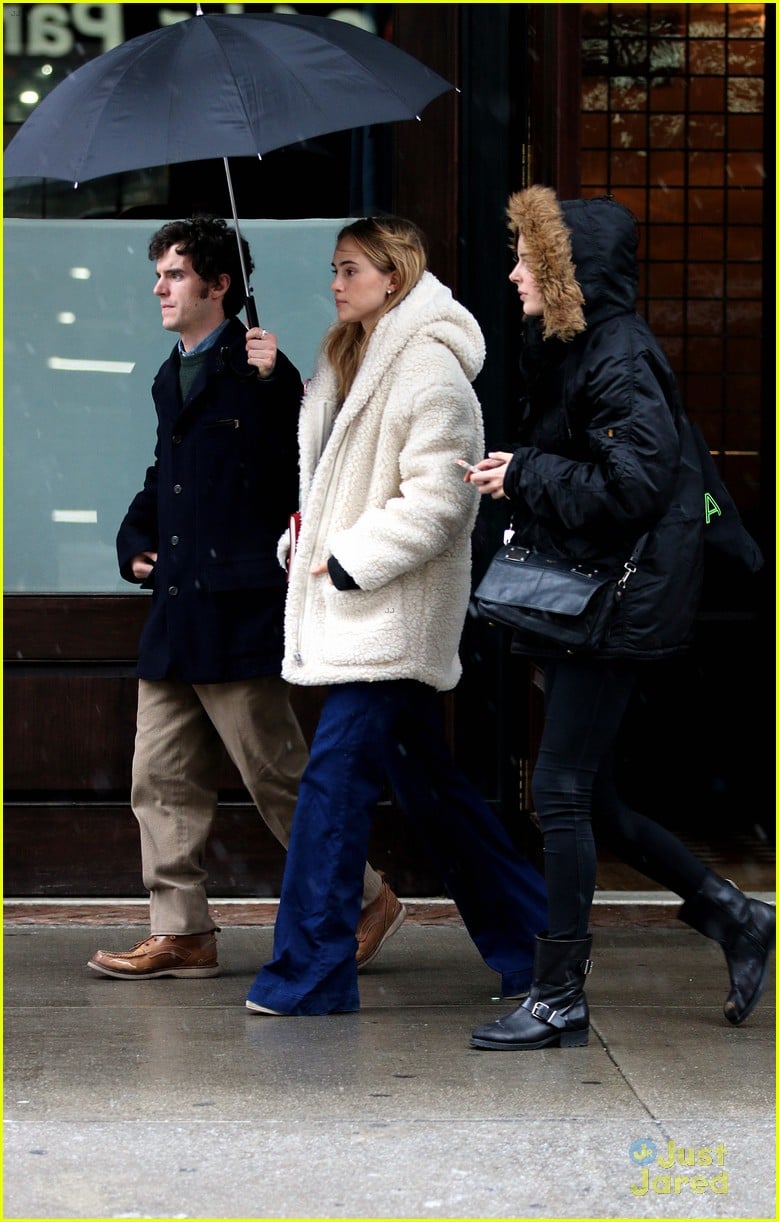 Suki Waterhouse Slams Mean Troll After Being Called 'Ugly' Photo