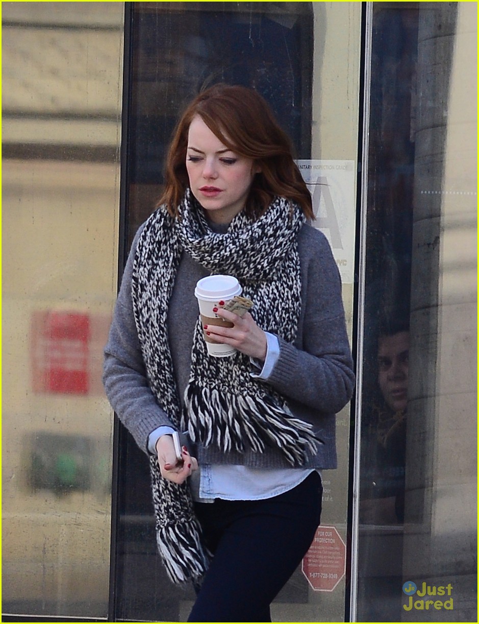 emma stone braves cold nyc weather 02