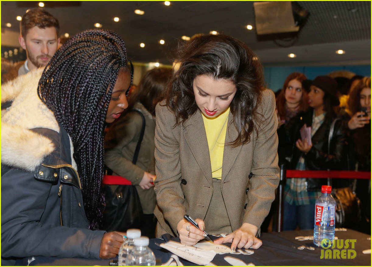 charli xcx meets her french fans at fnac des halles sucker signing 03
