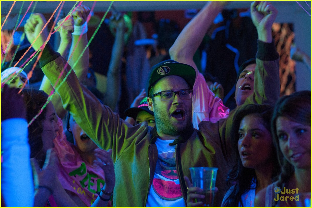 zac efron seth rogen will re team for neighbors 2 15