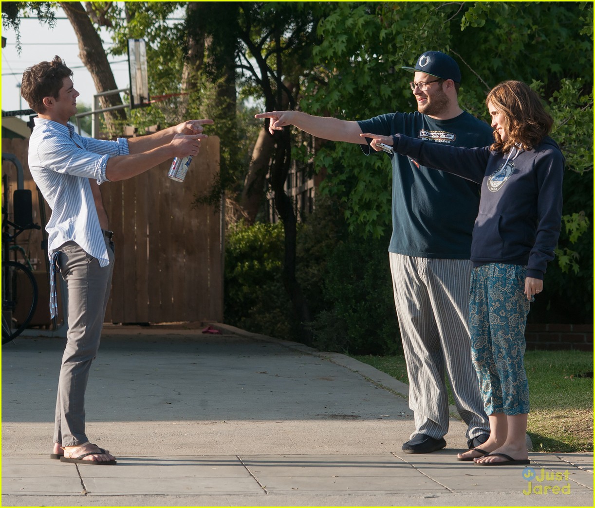 zac efron seth rogen will re team for neighbors 2 28