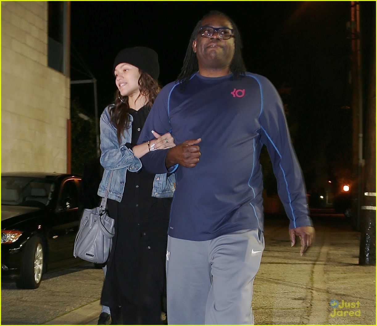zendaya dinner with dad after dreadlocks controversy 04
