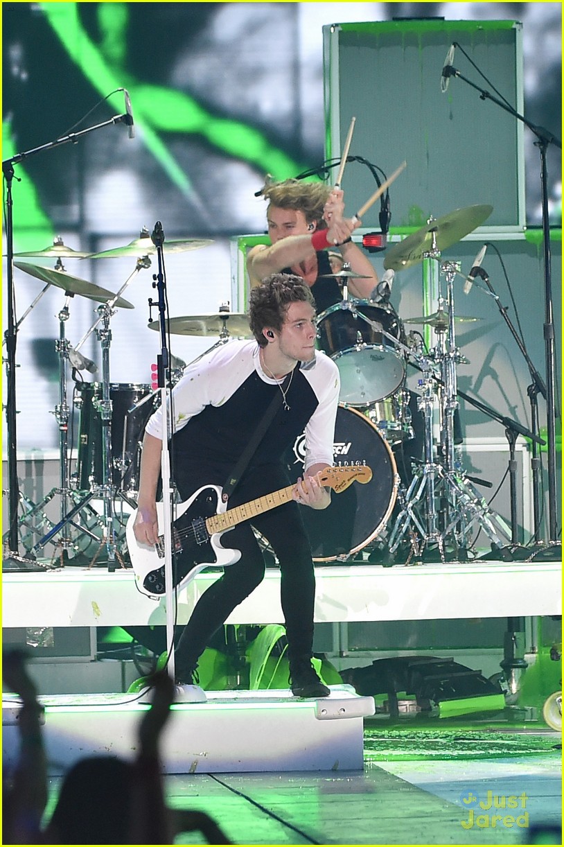 5 seconds of summer kcas performance video 11