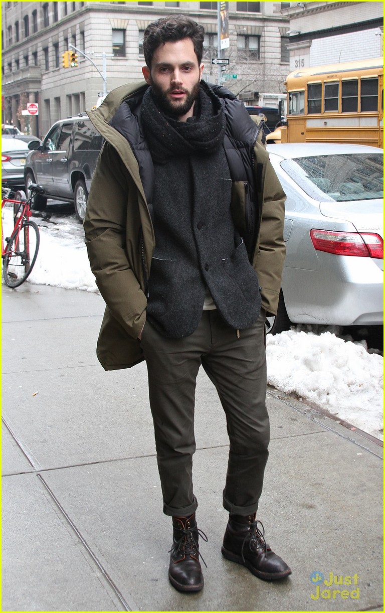 penn badgley dressed perfectly for cold nyc 03