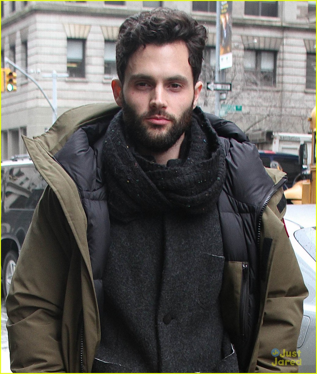 penn badgley dressed perfectly for cold nyc 04