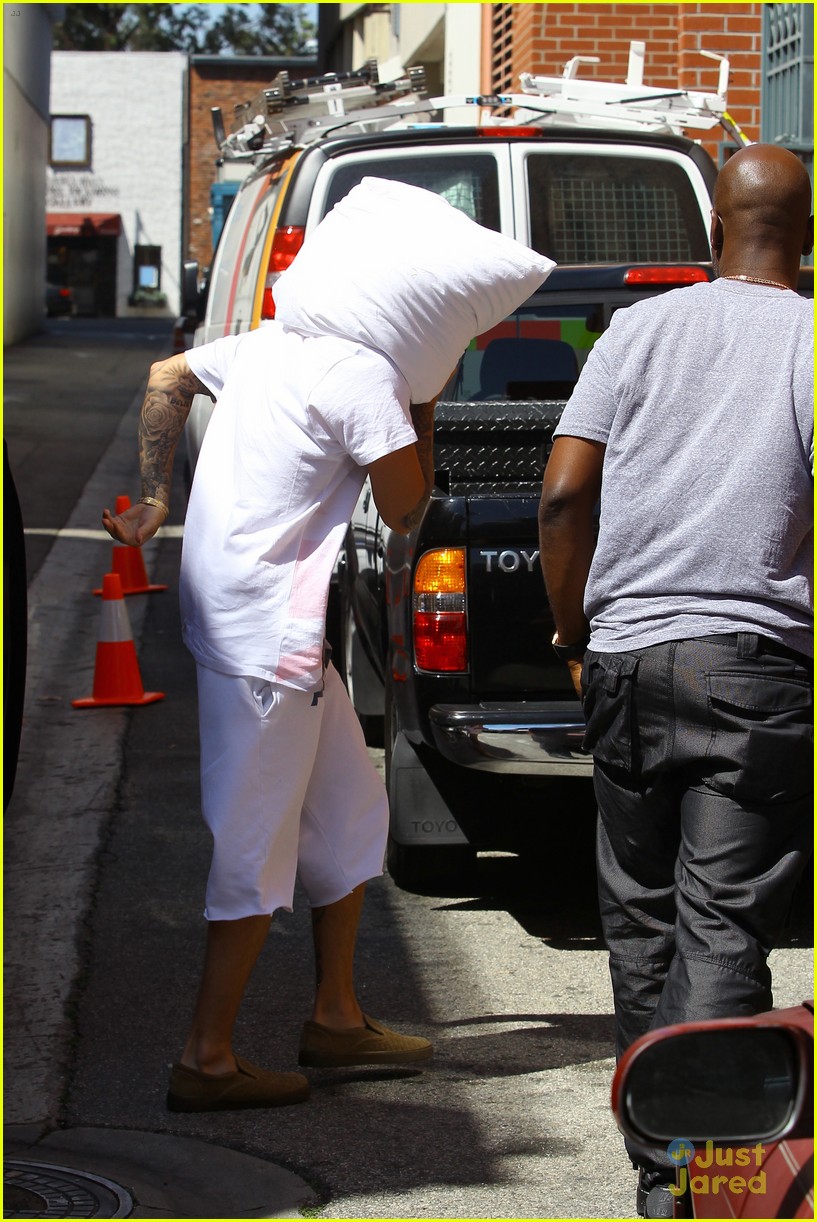 justin bieber covers his face with a pillow again 06