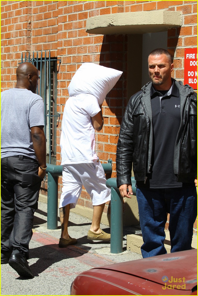justin bieber covers his face with a pillow again 07