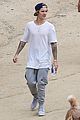 justin bieber covers his face with a pillow again 16