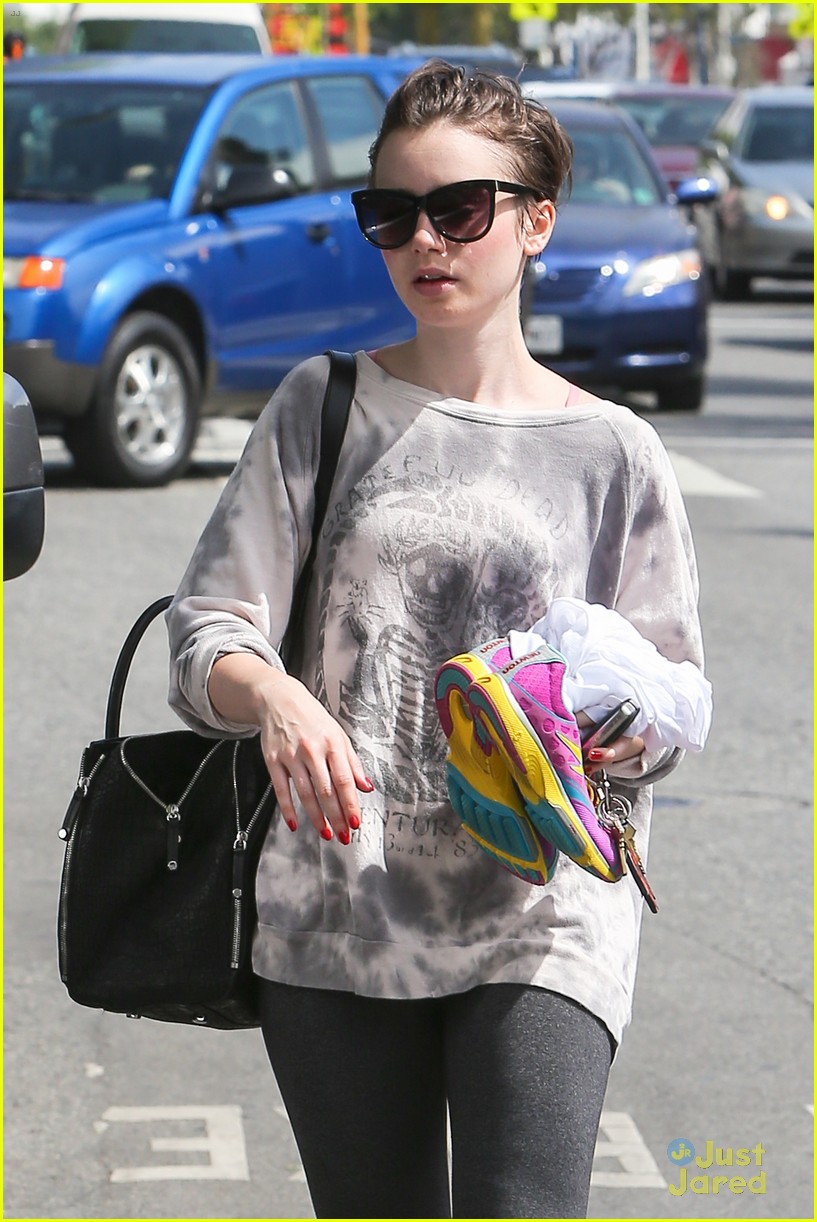 lily collins works on body amid chris evans dating rumors 10