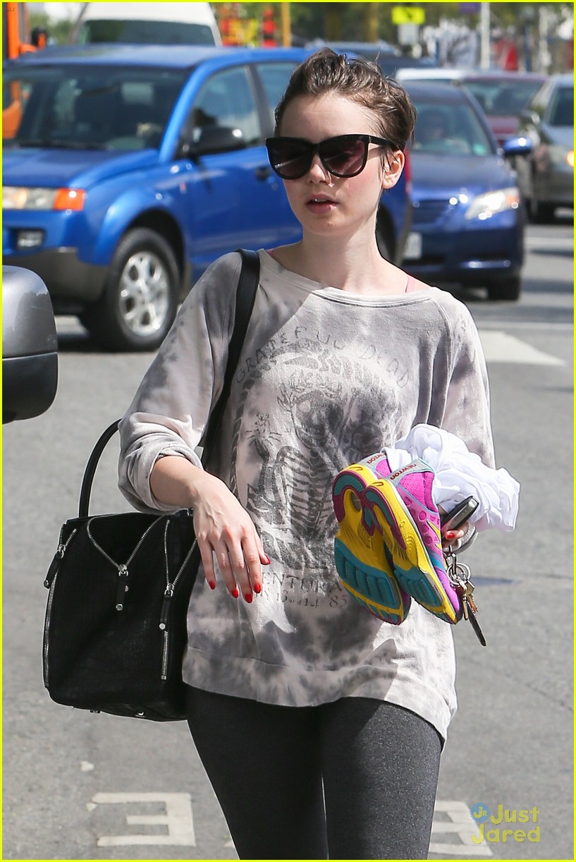 lily collins works on body amid chris evans dating rumors 12