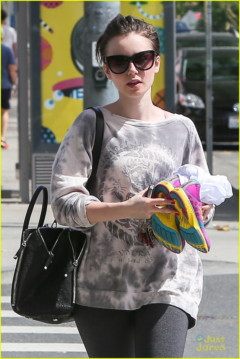 lily collins works on body amid chris evans dating rumors 24