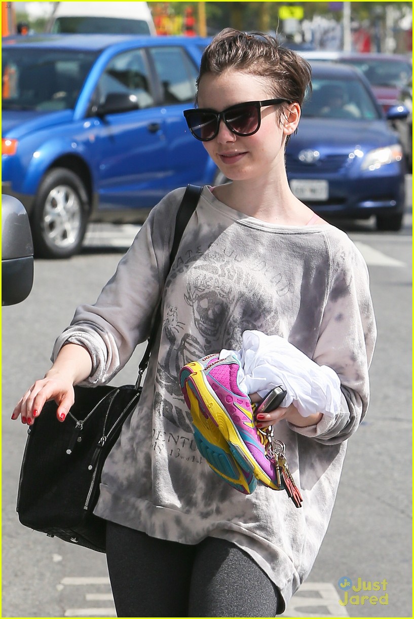 lily collins works on body amid chris evans dating rumors 26